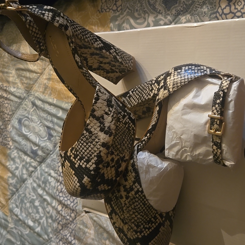 Elegant IGINLA Aldo Snakeskin Platform Heels - Picture 3 of 6